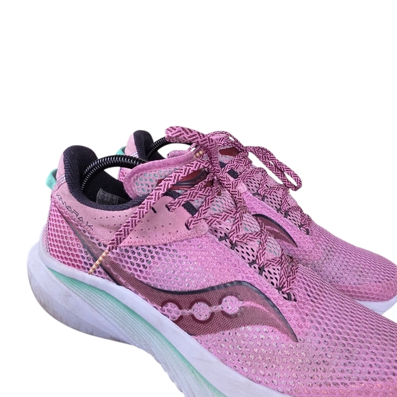 Saucony Kinvara 14 Women's Running Shoes Peony/Sprig Size 10 - Picture 2 of 8